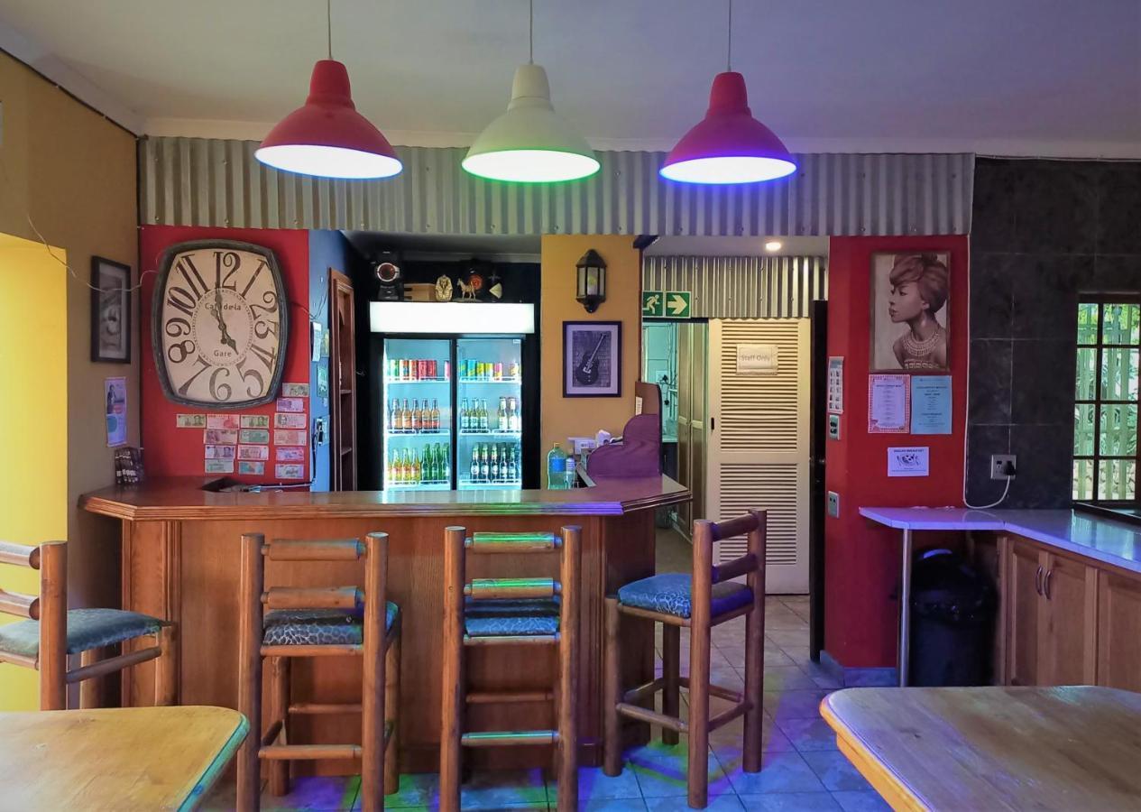Backpackers Connection @ Jnb Airport Hostel เบโนนิ ภายนอก รูปภาพ