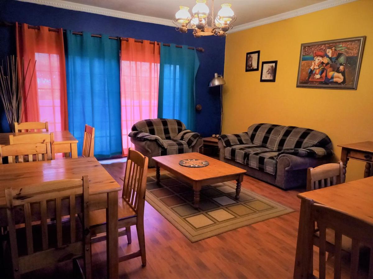Backpackers Connection @ Jnb Airport Hostel เบโนนิ ภายนอก รูปภาพ