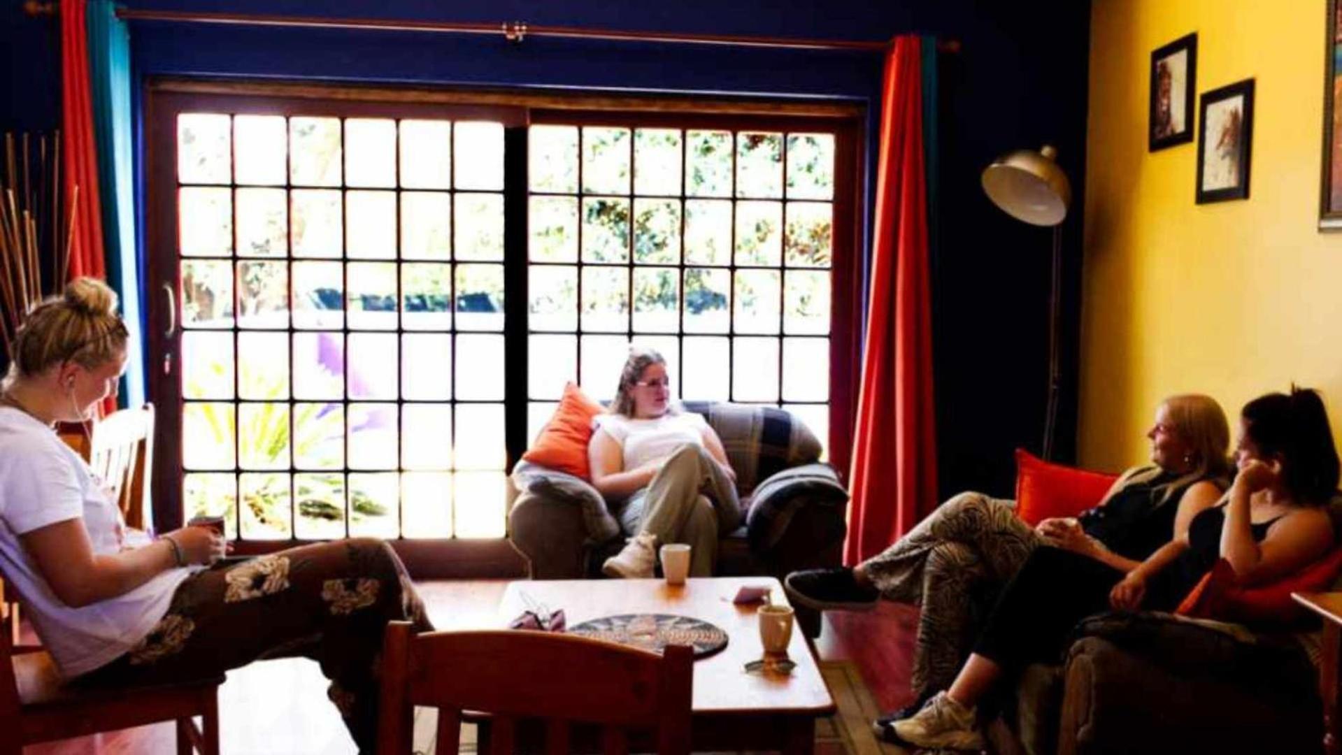 Backpackers Connection @ Jnb Airport Hostel เบโนนิ ภายนอก รูปภาพ