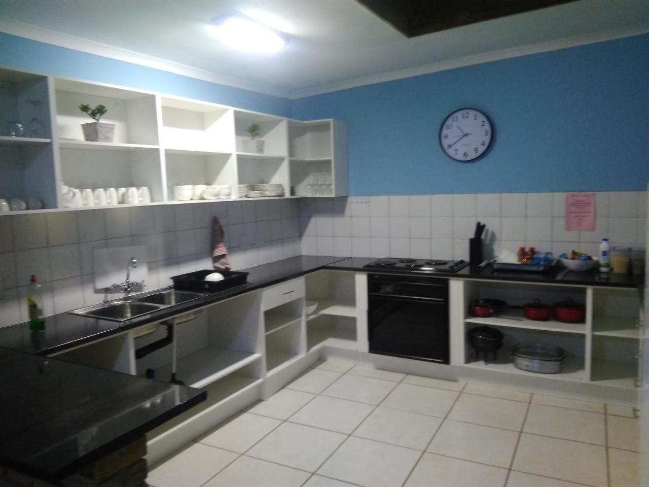 Backpackers Connection @ Jnb Airport Hostel เบโนนิ ภายนอก รูปภาพ