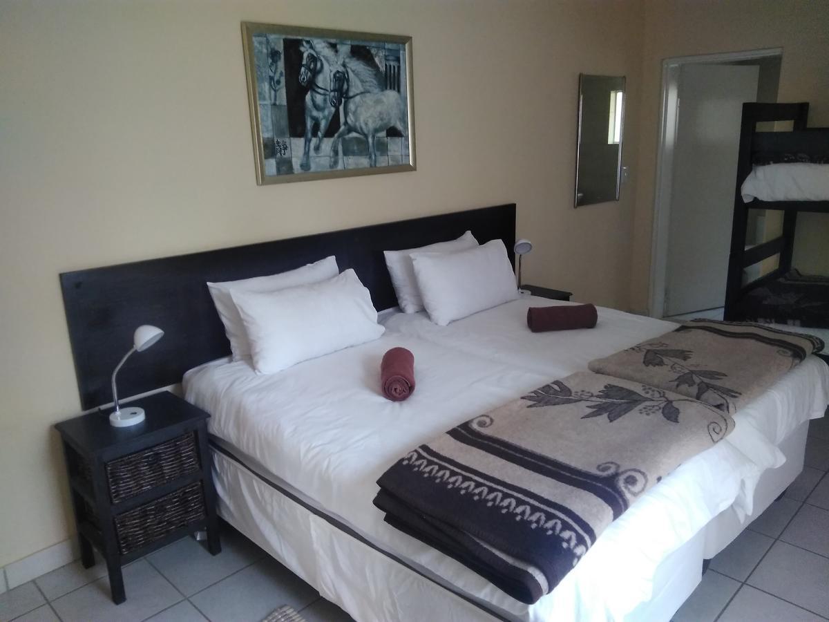 Backpackers Connection @ Jnb Airport Hostel เบโนนิ ภายนอก รูปภาพ